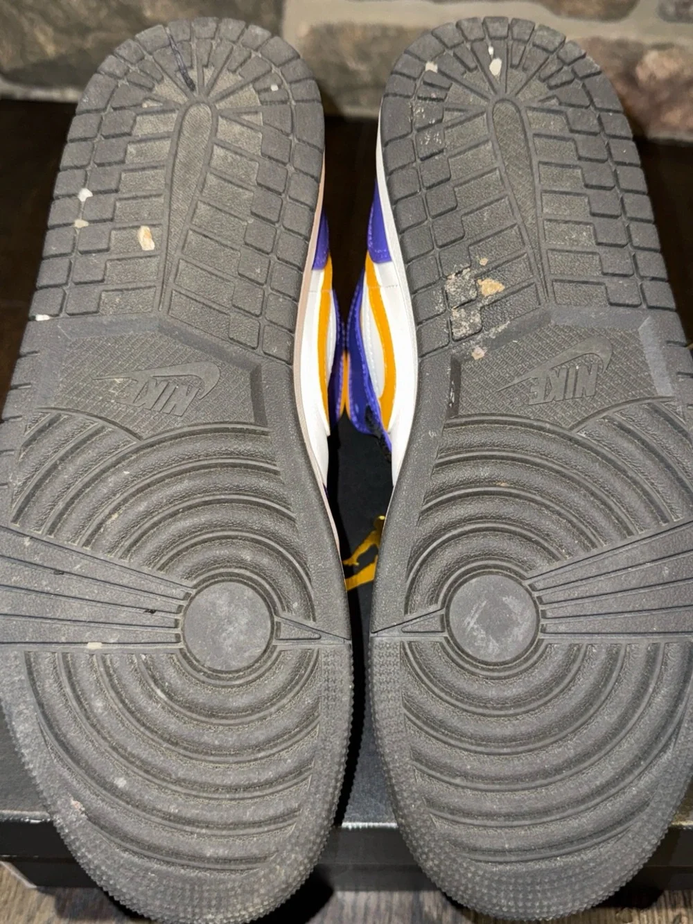 Jordan mid lakers